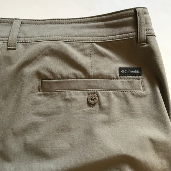 Columbia Regular Fit Flat Front Hybrid Shorts Mens 38 Gray 10" Inseam Polyester - Picture 10 of 11